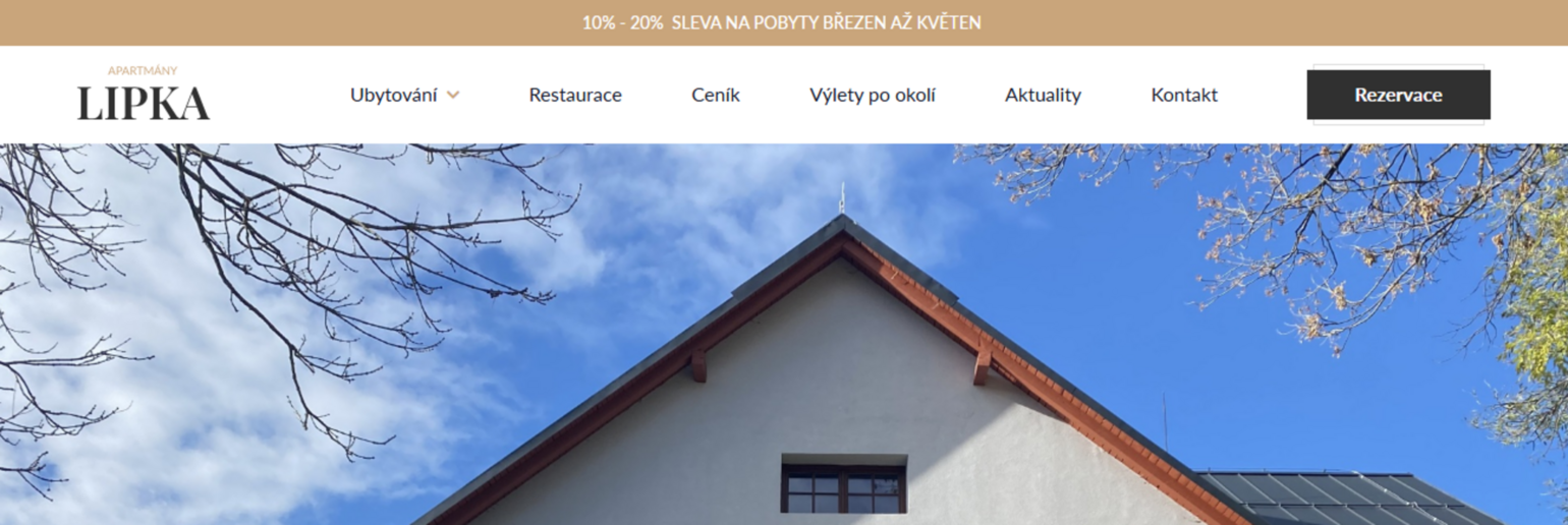 Na ukázce vidíte informační lištu nabízející mimořádnou slevu 10 až 20 % na pobyty uskutečněné v měsících březen až duben. Tato lišta je u vrchního okraje webu, který je o výšku lišty posunut níže.